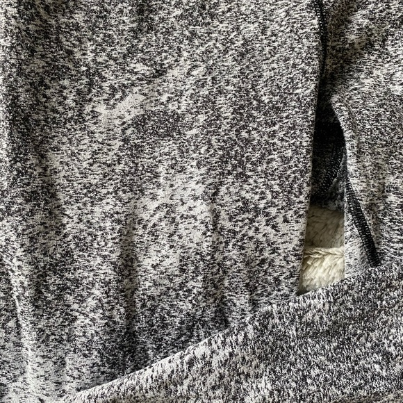 Lululemon Ankle Length Leggings ✨ - Picture 2 of 3